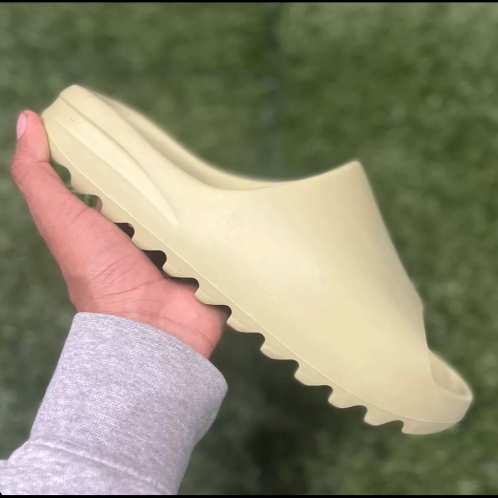 Yeezy Slide Resin Size 10